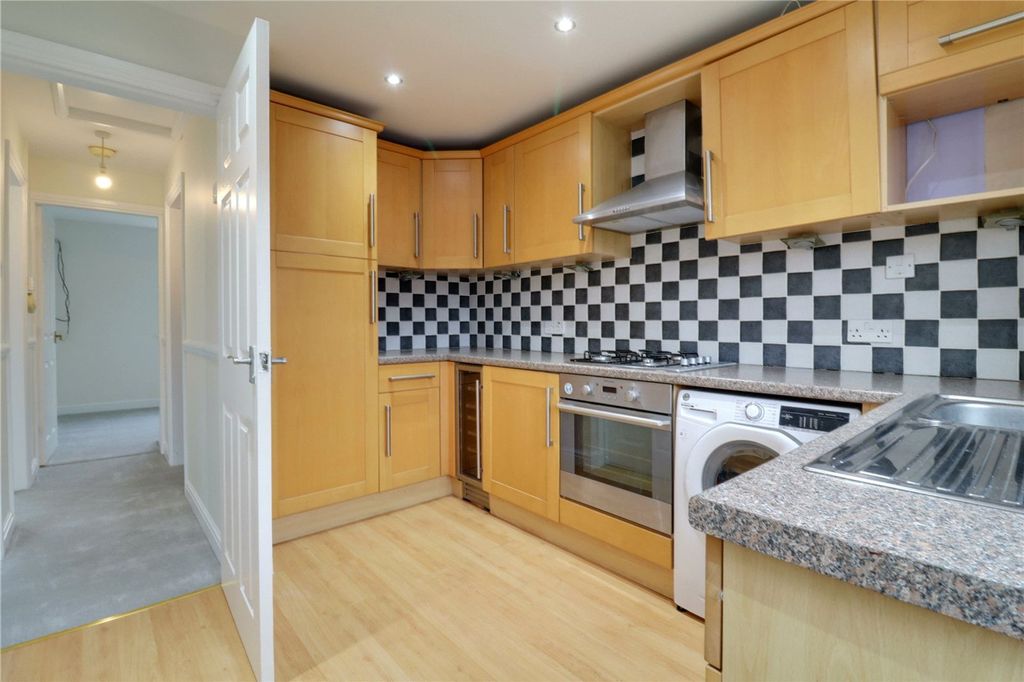 2 bed semi-detached bungalow for saleMiddlegate Close, Barrow-Upon-Humber DN19 photo 5