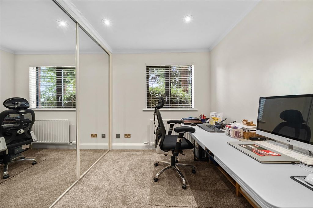 Additional image 13 of 2 bed flat for saleWoburn Park, Woburn Hill, Addlestone KT15