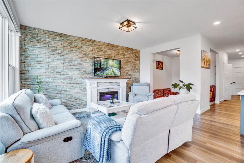 Additional image 4 of 353 Walcrest View SE, Calgary, AB, T2X 4V8