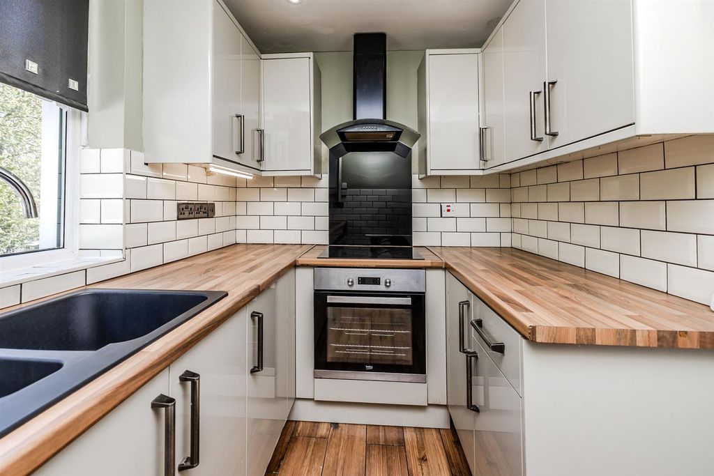2 bed flat for saleWood Grove, Denton Burn, Newcastle Upon Tyne NE15