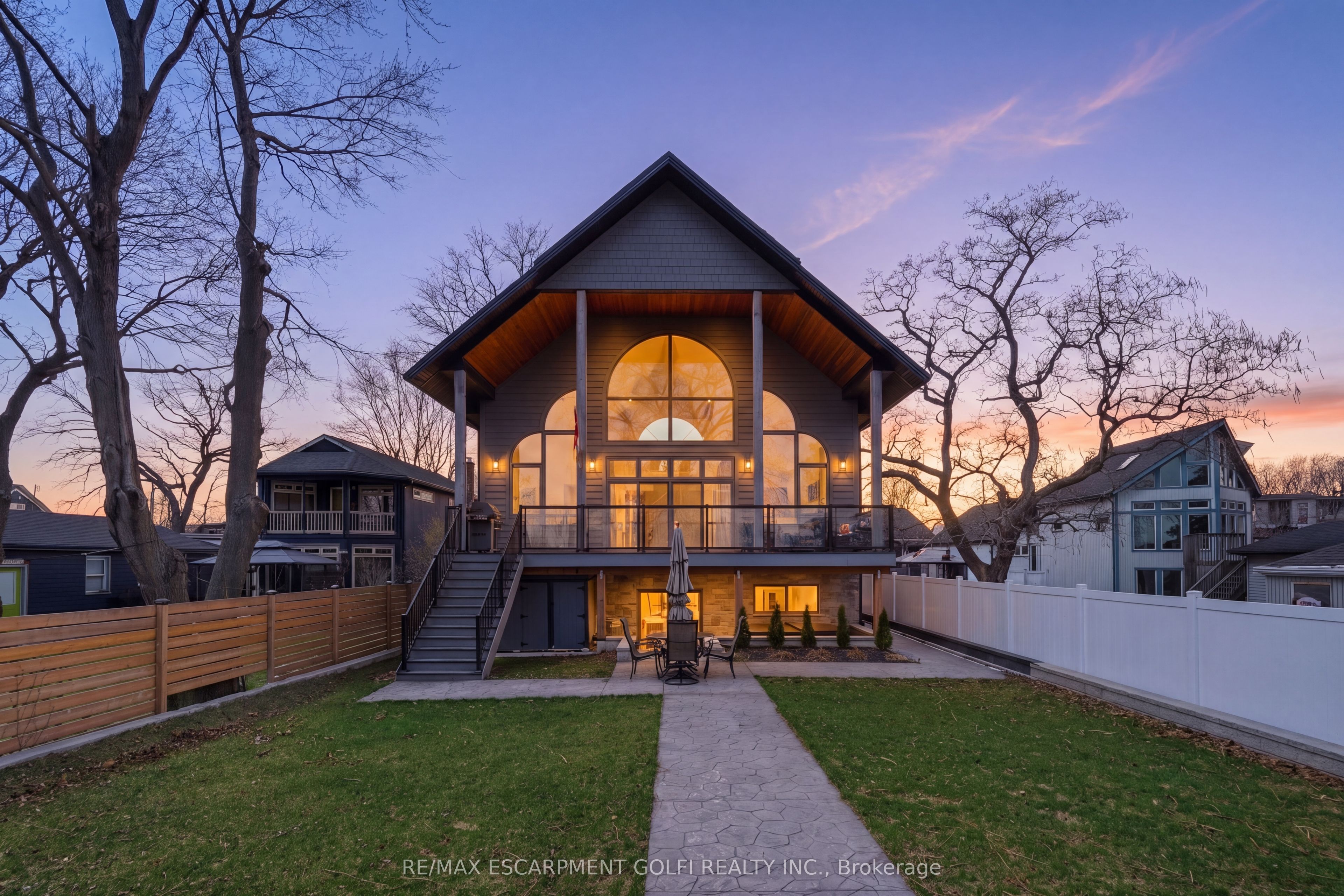 207 Beach Boulevard, Hamilton, ON, L8H 6V8