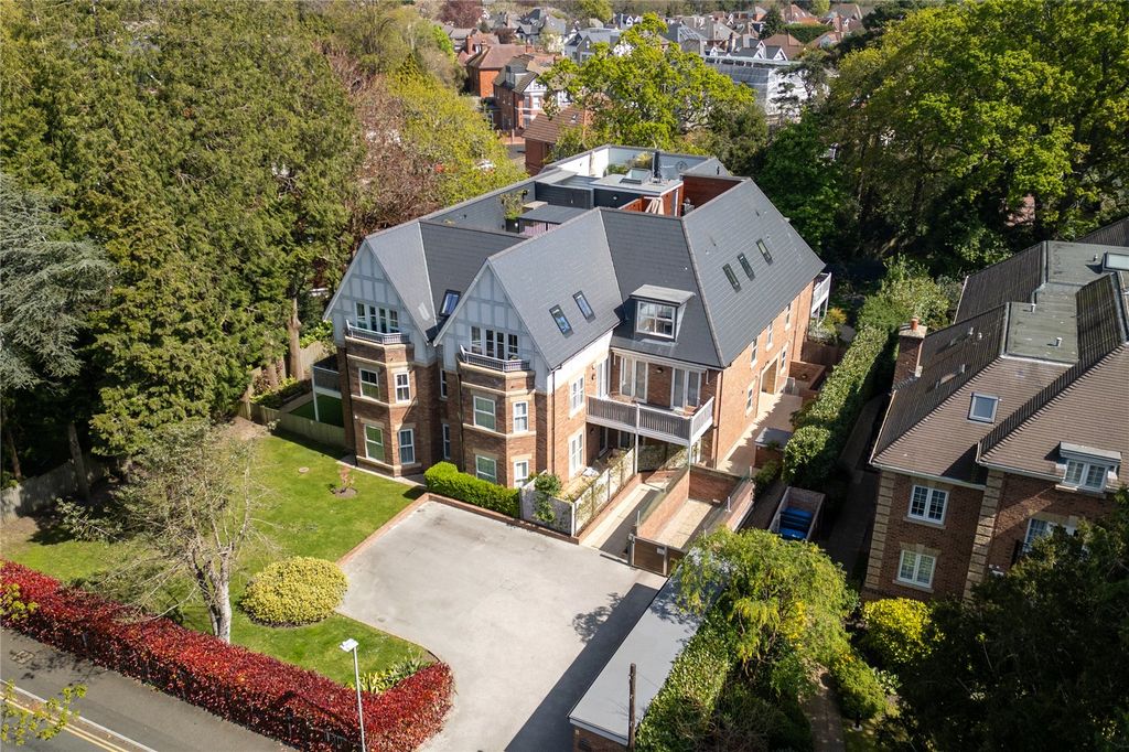 2 bed flat for saleTower Road, Poole, Dorset BH13