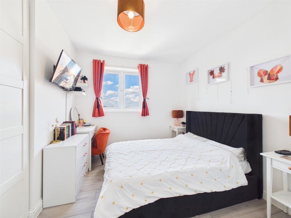 Additional image 4 of 2 bed flat for saleWard Street, Aston Reach, Aylesbury HP22