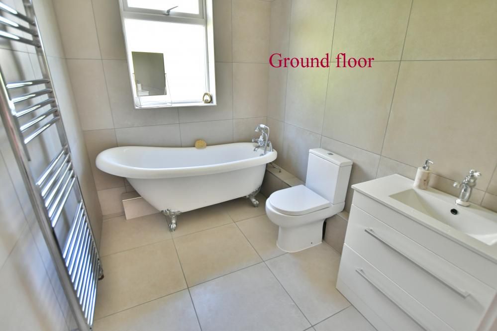 4 bed detached house for saleSkipton Close, Broadstone BH18 photo 2