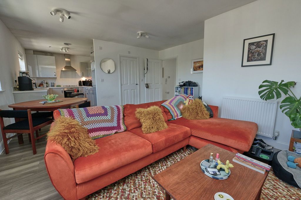 Additional image 5 of 2 bed flat for saleMasterson Close, Aldershot GU11