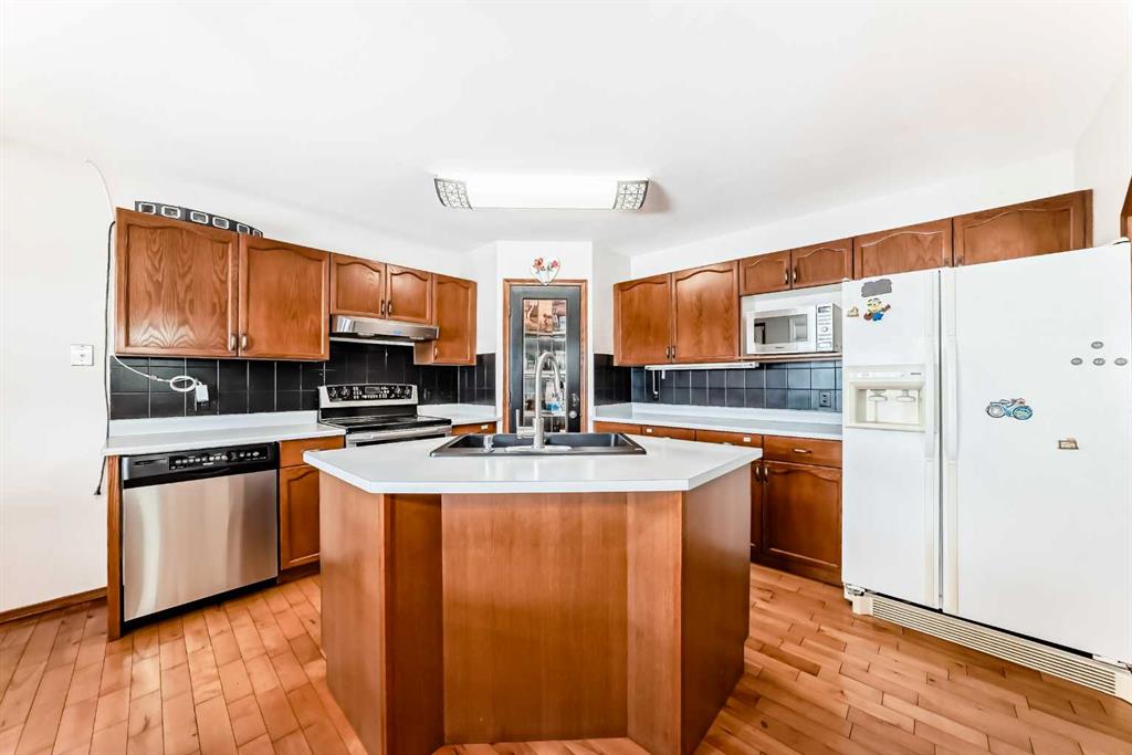 Additional image 2 of 49 Applewood Court SE, Calgary, AB, T2A 7P7