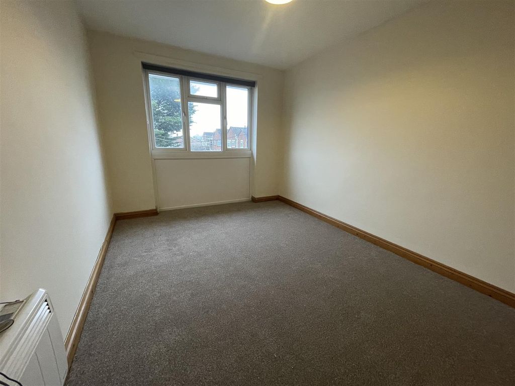 2 bed flat for saleCredenhill, Hereford HR4 photo 5