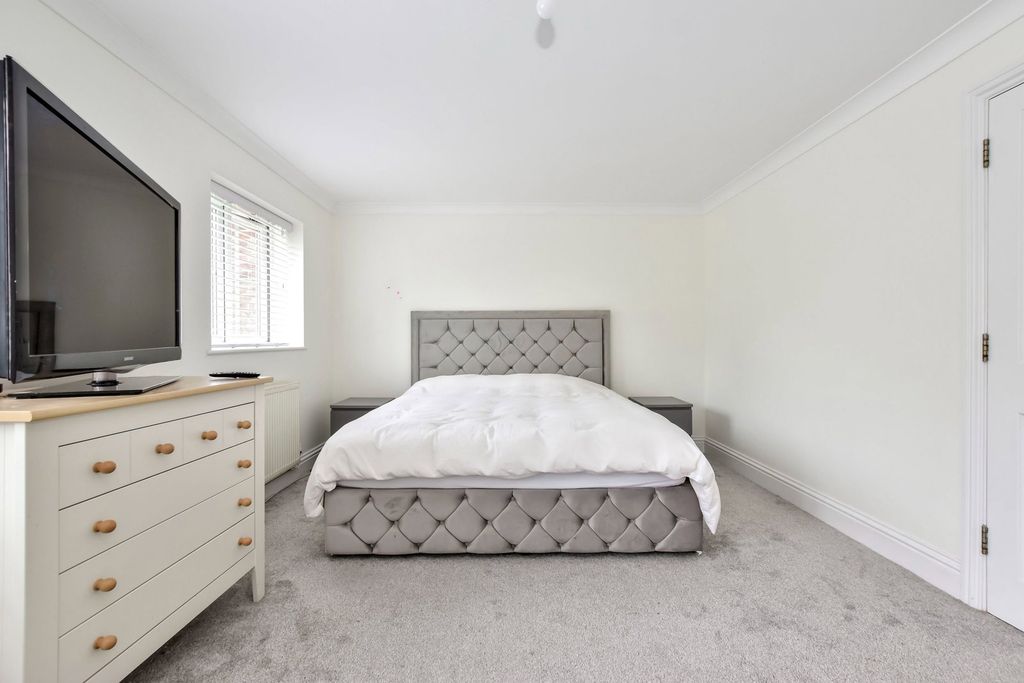Additional image 12 of 4 bed semi-detached house for salePopes Road, Abbots Langley WD5