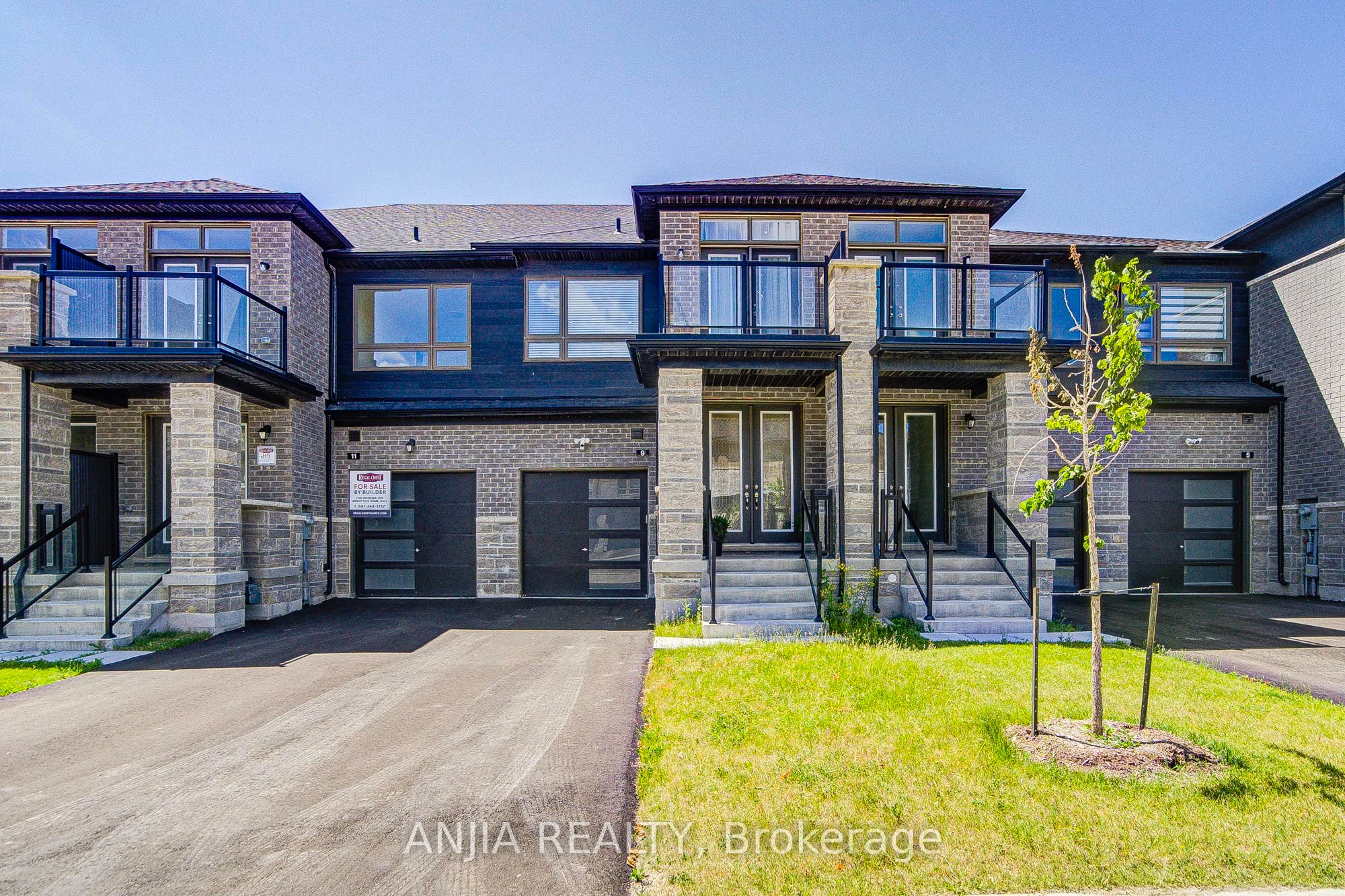 9 Mace Avenue, Richmond Hill, ON, L4E 1K8