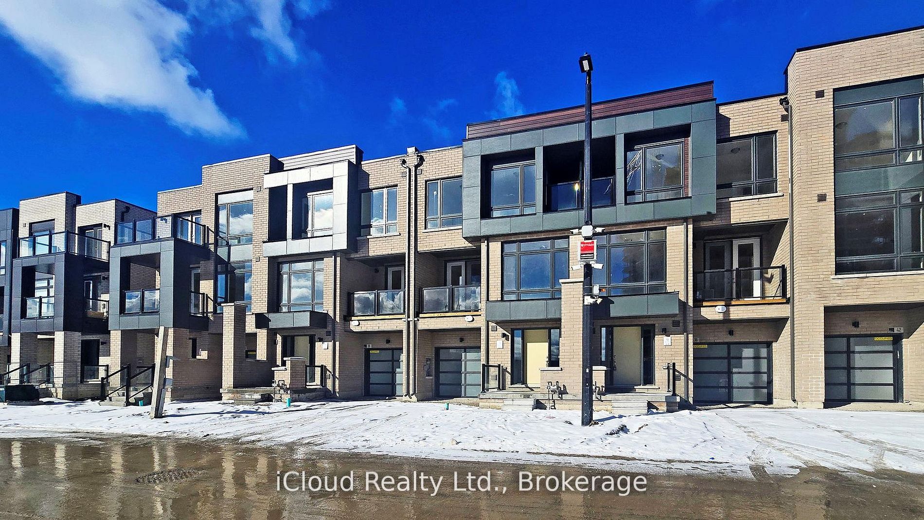 38 Dandara Gate, Vaughan, ON, L4L 0M6