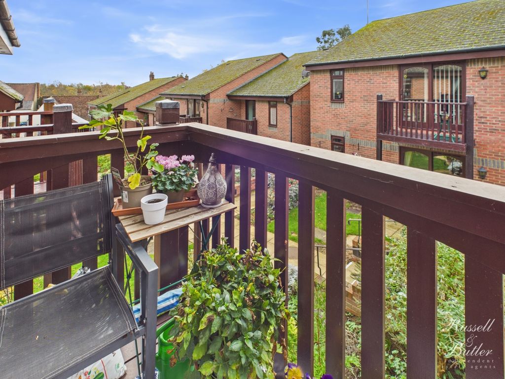 Additional image 9 of 2 bed flat for salePaynes Court, High Street, Buckingham, Buckinghamshire MK18