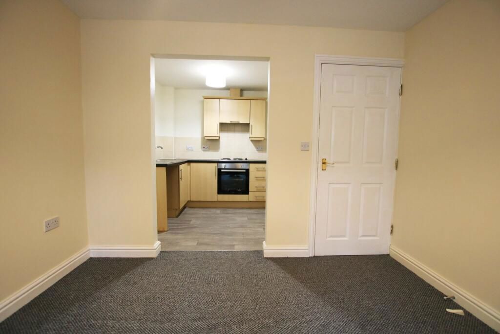 1 bed flat for salePreston New Road, Blackburn BB2 photo 5