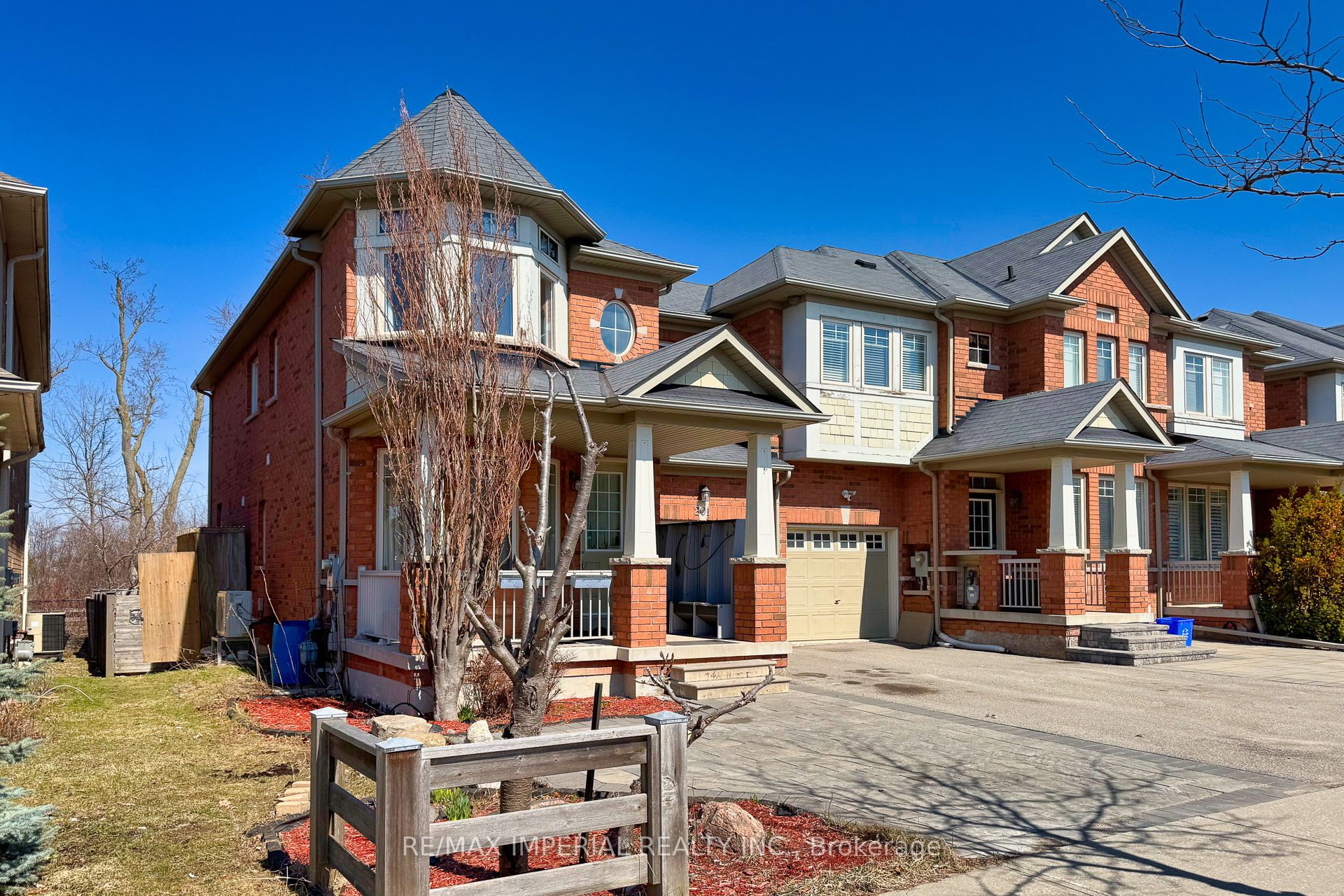 Additional image 2 of 201 Shirrick Drive, Richmond Hill, ON, L4E 4Y4