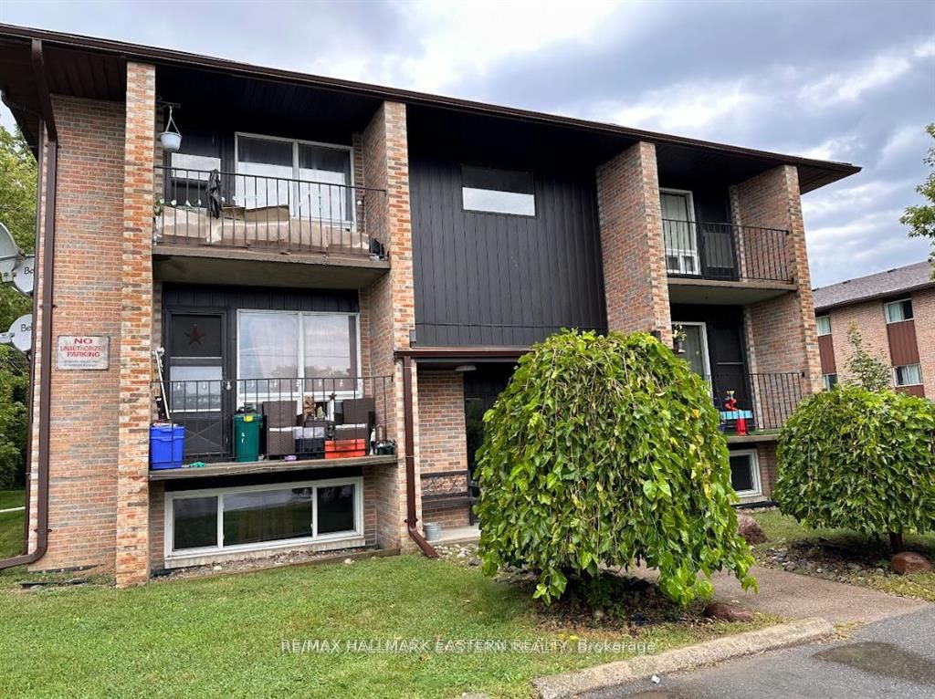 204-106 Lansdowne Street, Peterborough, ON, K9J 1Y1