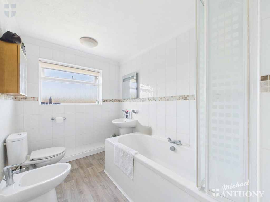 Additional image 11 of 5 bed detached house for saleKing Edward Avenue, Aylesbury HP21