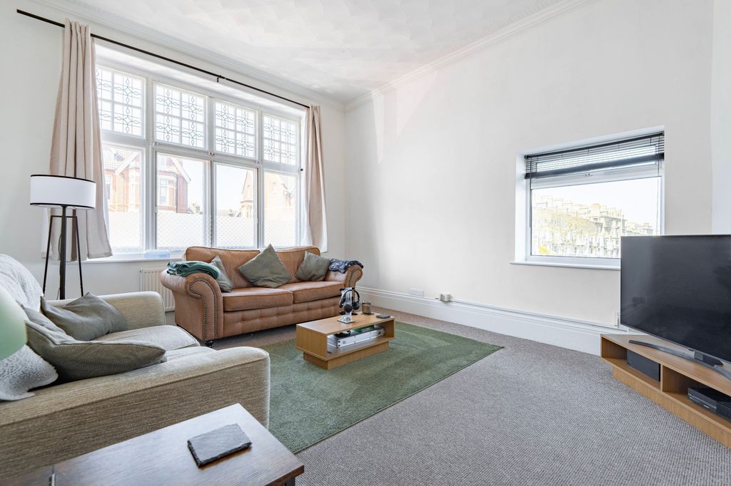 Additional image 3 of 1 bed flat for saleKirkley Cliff Road, Lowestoft NR33