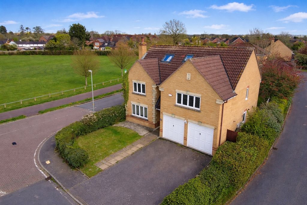 5 bed detached house for saleEmbleton Way, Buckingham MK18