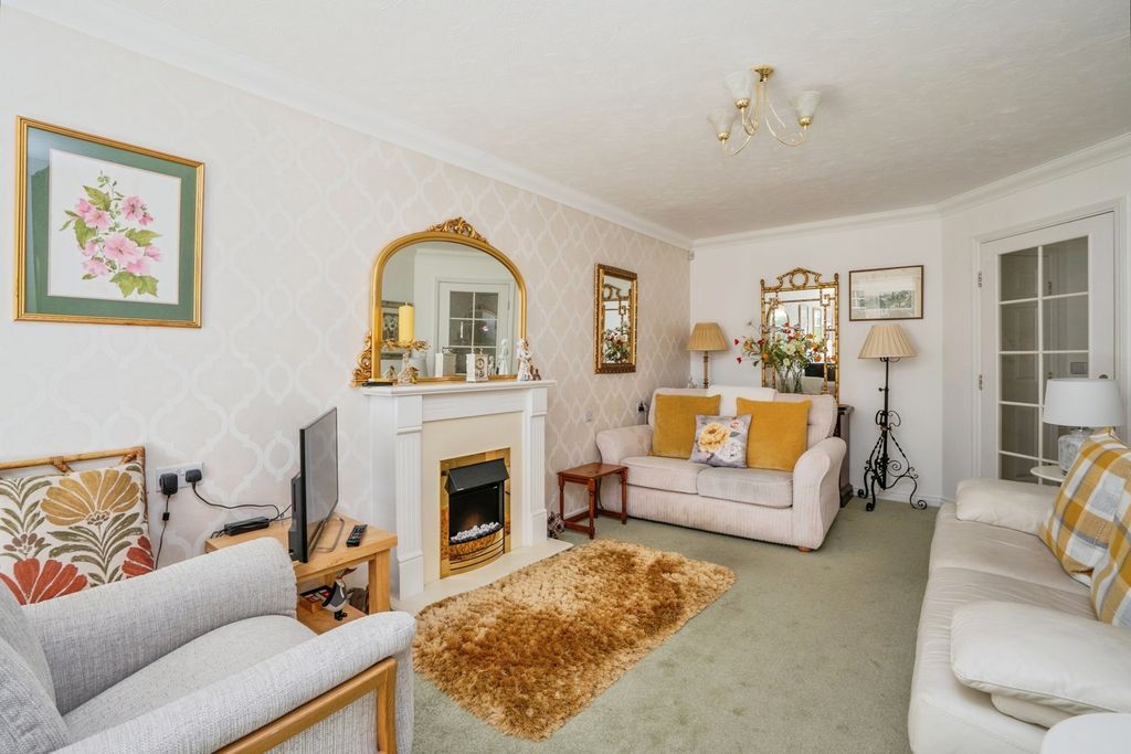 Additional image 4 of 1 bed flat for saleNew Brighton Road, Emsworth, Hampshire PO10