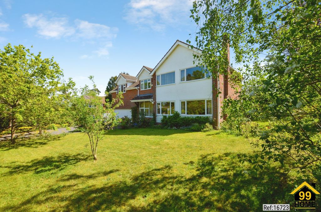 Additional image 20 of 5 bed detached house for saleTower Close, Berkhamsted, Hertfordshire HP4