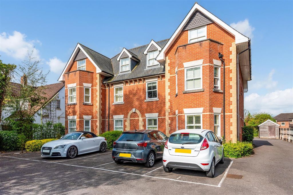 2 bed flat for saleImber House, Millway Road, Andover, Hampshire SP10