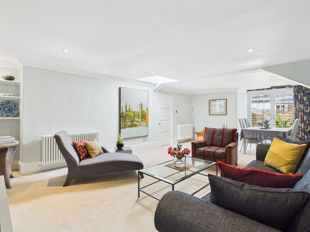 Additional image 2 of 3 bed flat for saleMissenden Road, Amersham, Buckinghamshire HP7