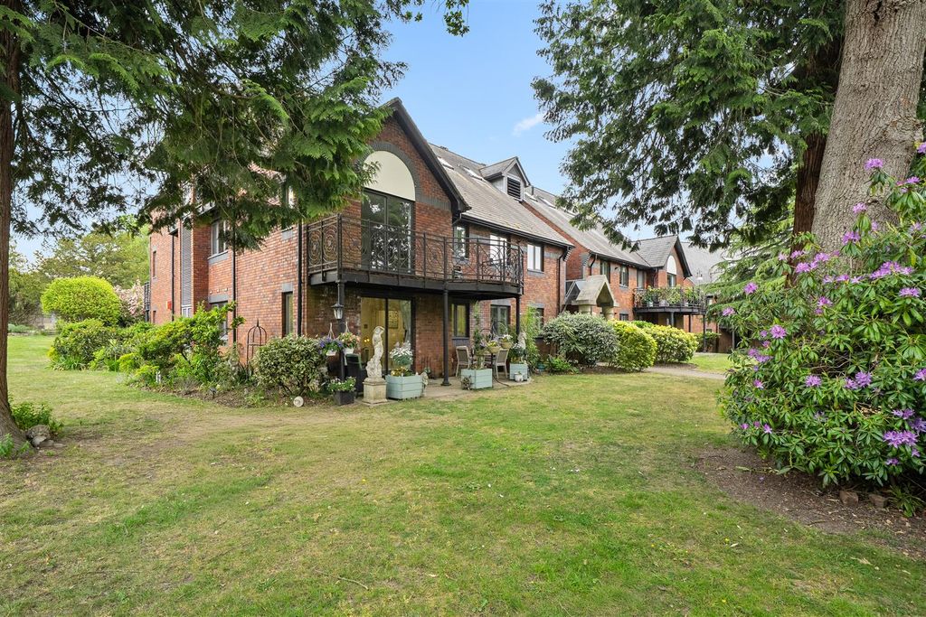 Additional image 16 of 2 bed flat for saleWoburn Park, Woburn Hill, Addlestone KT15
