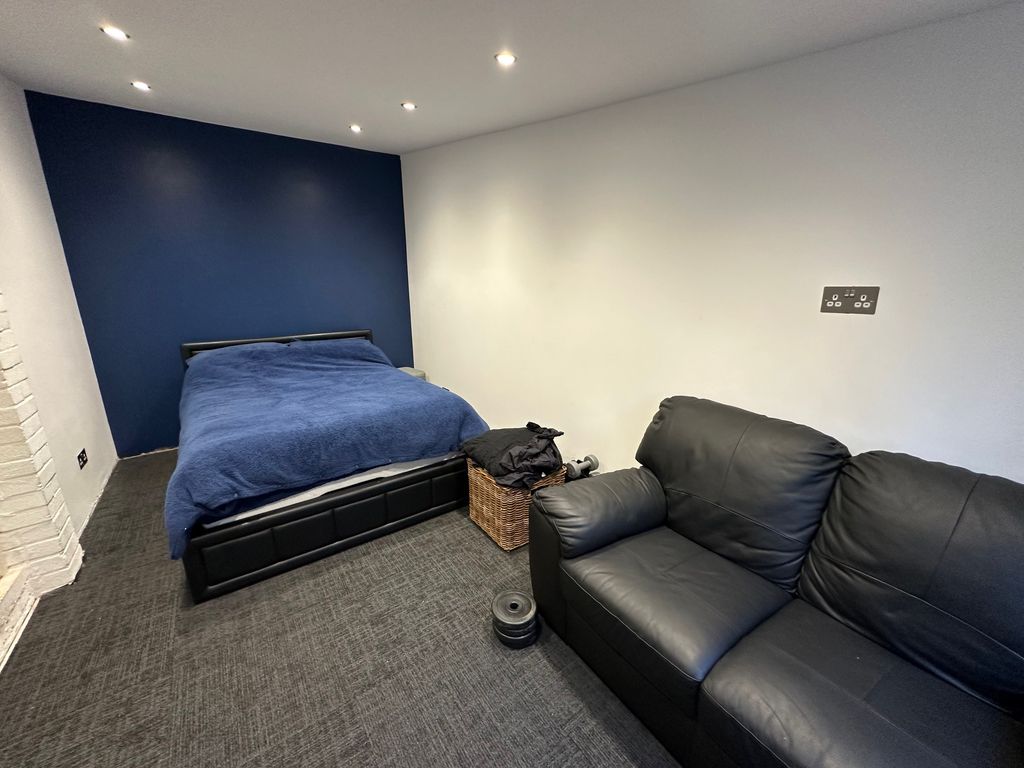 Additional image 8 of 3 bed semi-detached house for salePrince Andrew Way, Ascot SL5