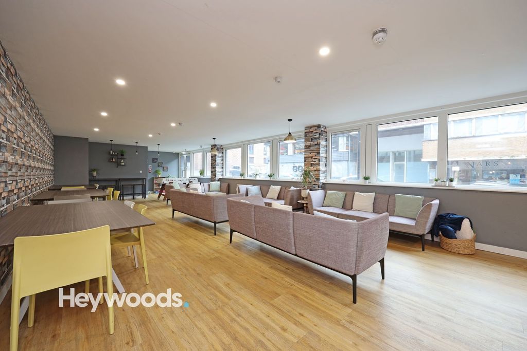 1 bed flat for saleThe Midway, Keele House ST5 photo 4