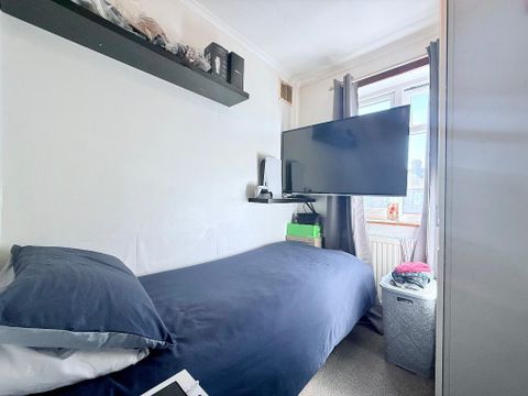 Gurney Road, Norholt, London, UK UB5, Room to rent