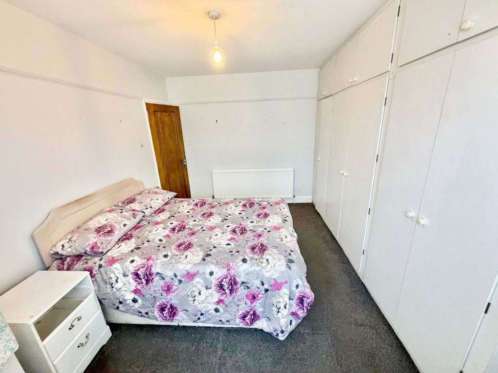 Additional image 18 of 4 bed semi-detached house for saleSt. Georges Avenue, Kingsbury, London NW9