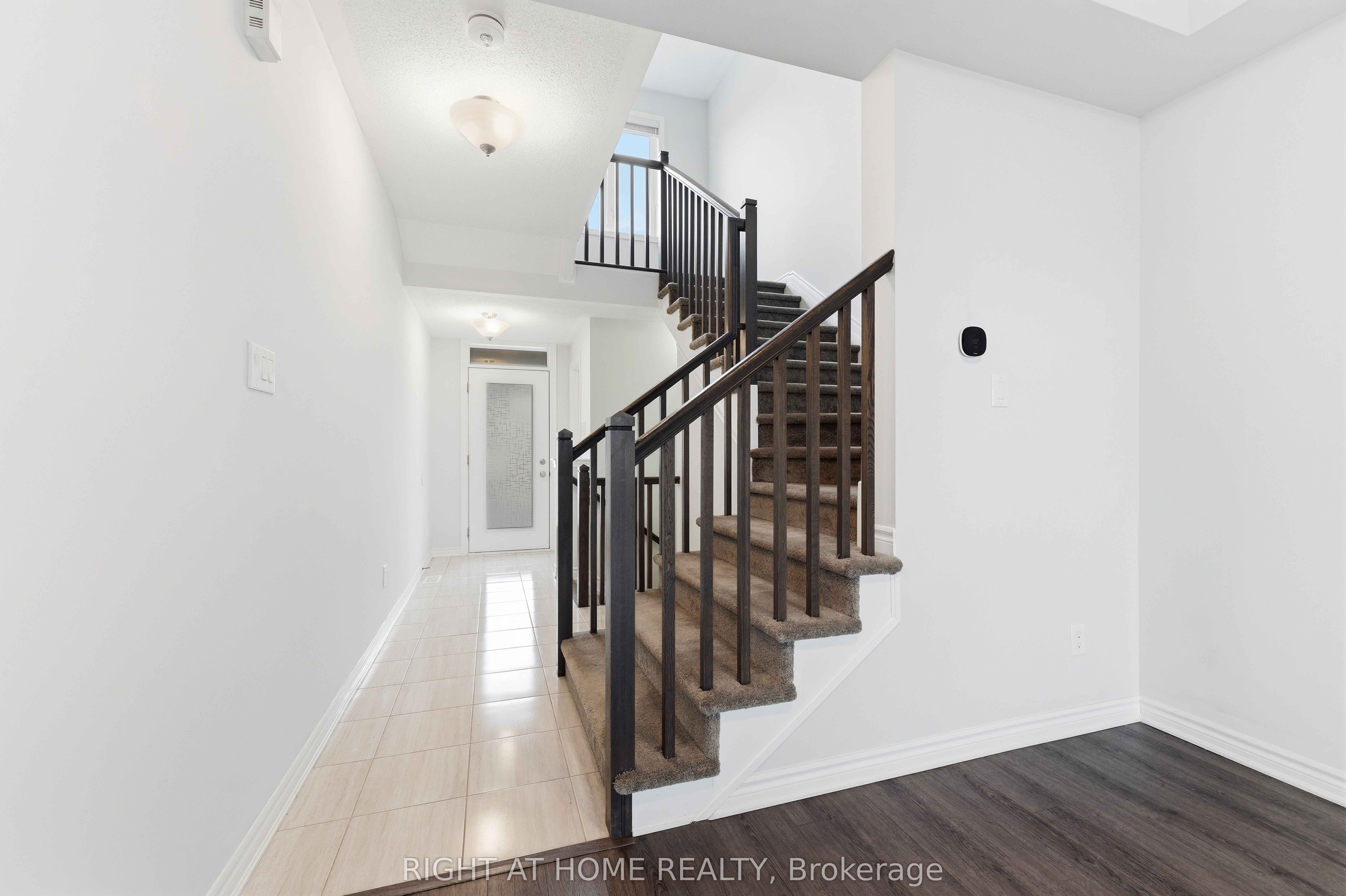 Additional image 3 of 404 Edgevalley Court, Ottawa, ON, K2S 2R3