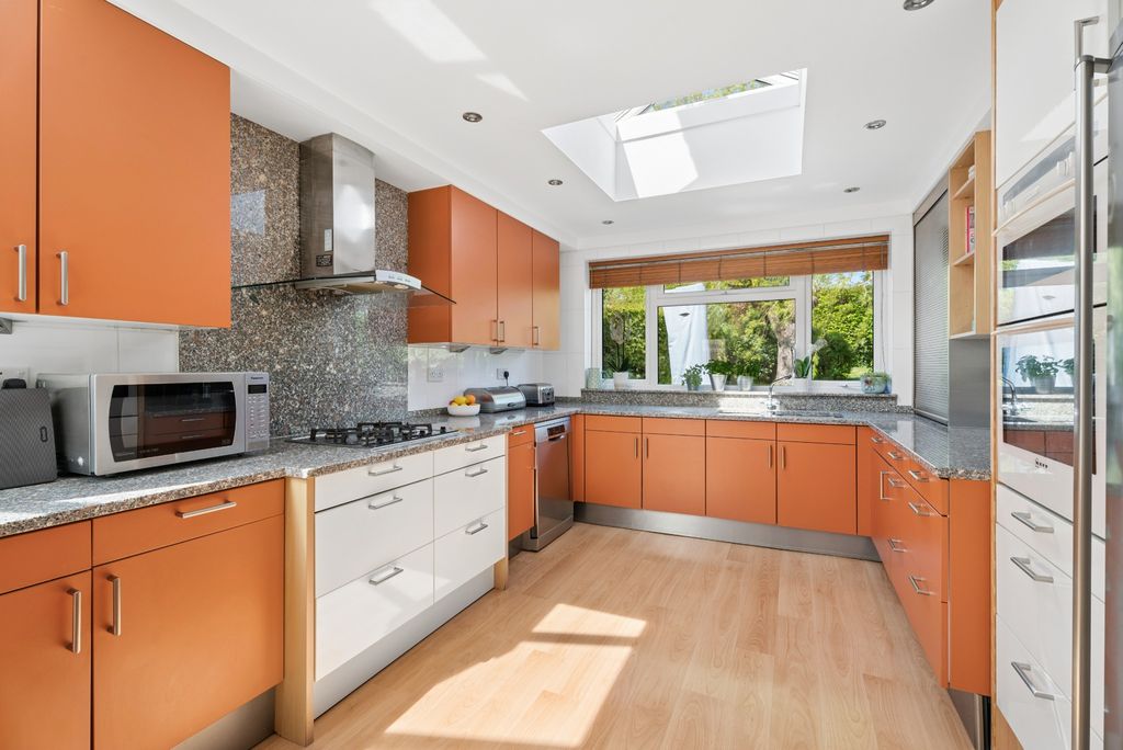 Additional image 12 of 5 bed detached house for saleStanley Hill Avenue, Amersham HP7