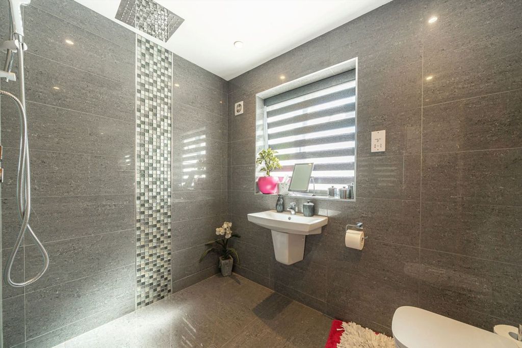 Additional image 10 of 4 bed detached house for saleCommon Lane, Addlestone KT15