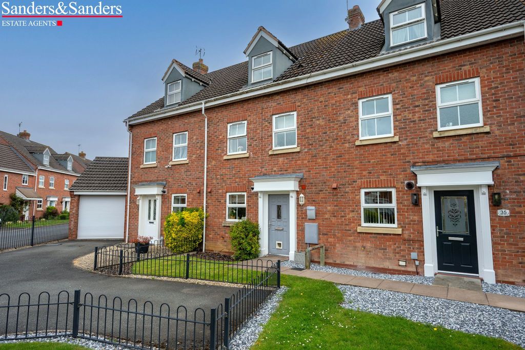 3 bed terraced house for saleStation Road, Alcester B49