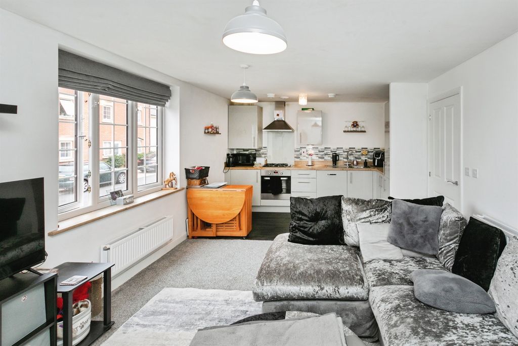 2 bed flat for saleBuccas Lane, Buckingham MK18