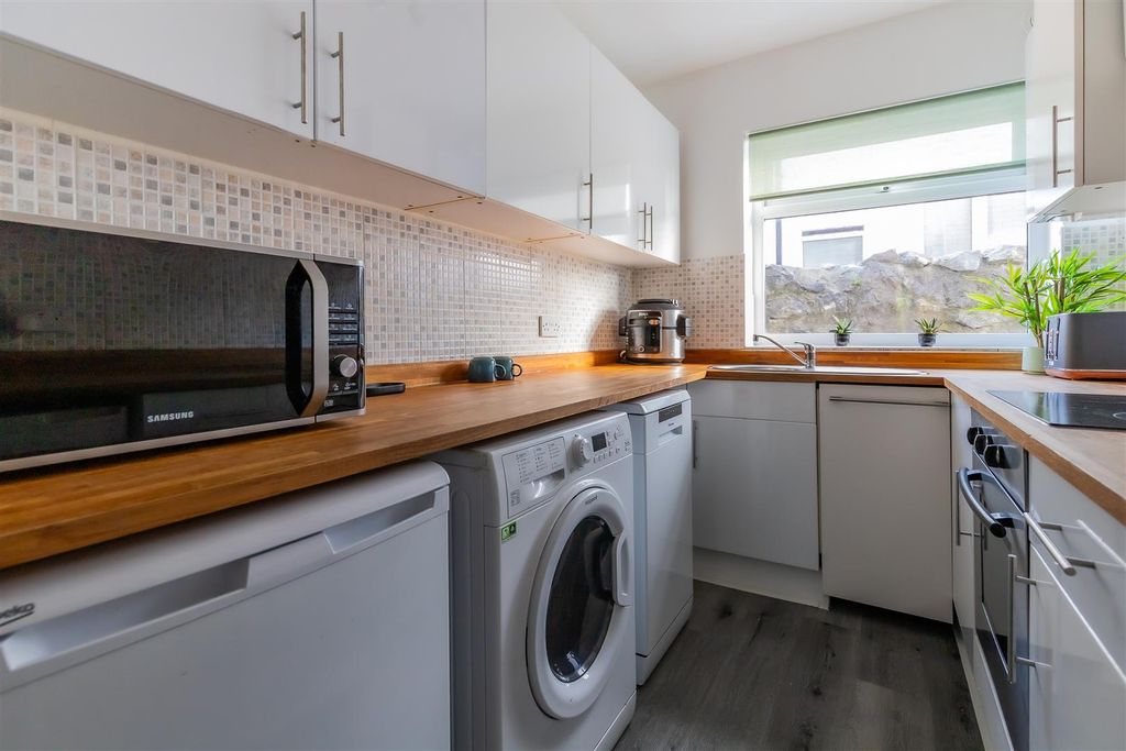 Additional image 2 of 2 bed flat for saleCowper Place, Roath, Cardiff CF24