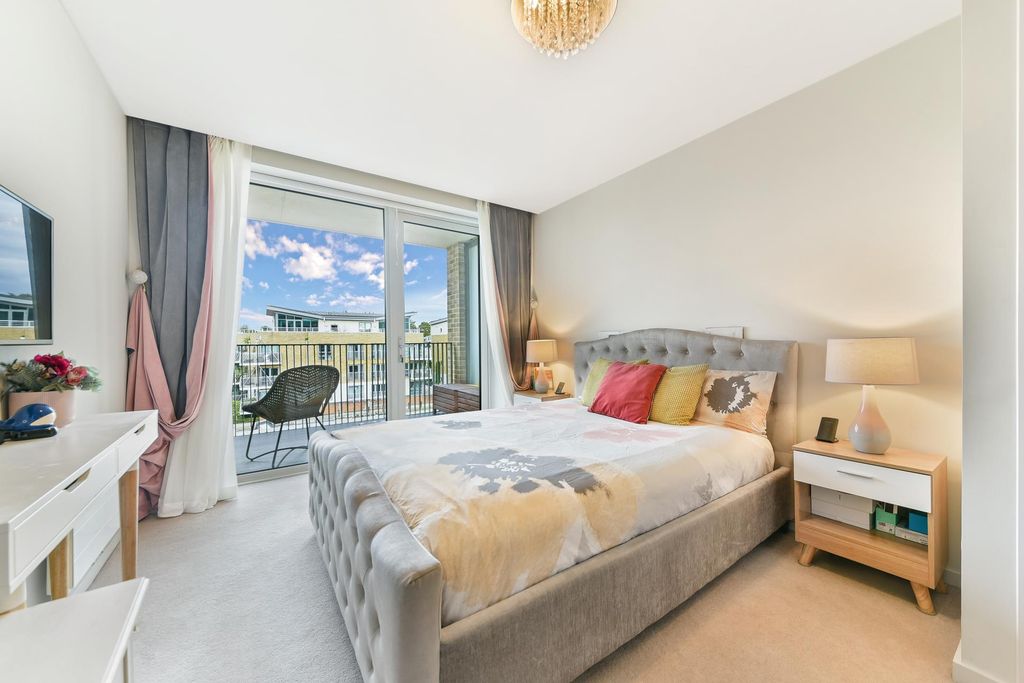 Additional image 7 of 2 bed flat for saleCopland Court, Durham Wharf Drive, Brentford TW8.