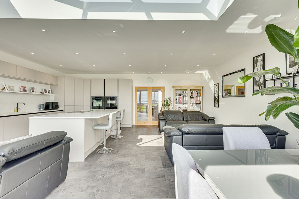 Additional image 16 of 4 bed detached house for saleCastle Road, Benfleet SS7
