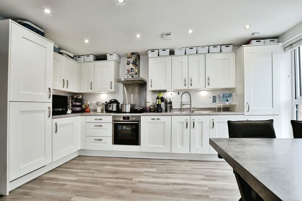 Additional image 3 of 2 bed flat for saleBaskerville Road, Altrincham, Greater Manchester WA14