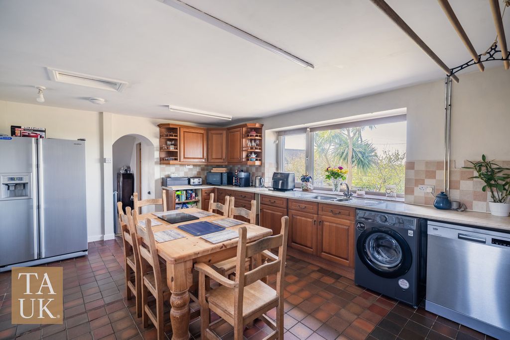 4 bed detached house for saleLlynfaes LL65 photo 2