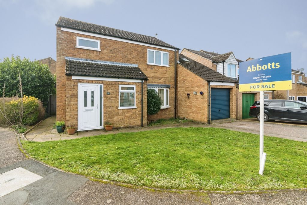 4 bed detached house for saleOrchids Close, Bungay, Suffolk NR35