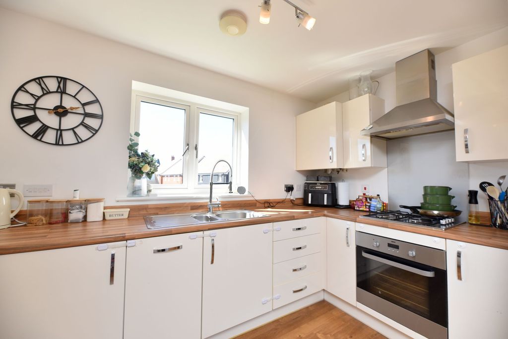 Additional image 7 of 2 bed flat for saleVenus Avenue, Biggleswade SG18