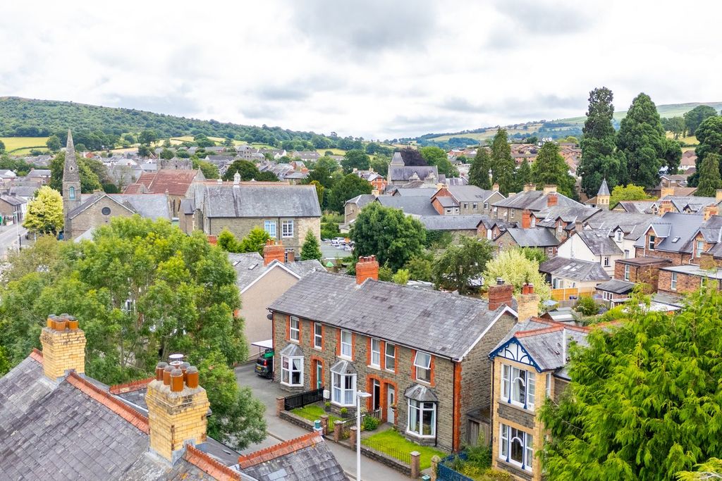 3 bed terraced house for salePark Road, Builth Wells LD2