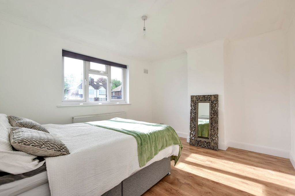 Additional image 21 of 4 bed semi-detached house for saleTibbs Hill Road, Abbots Langley WD5