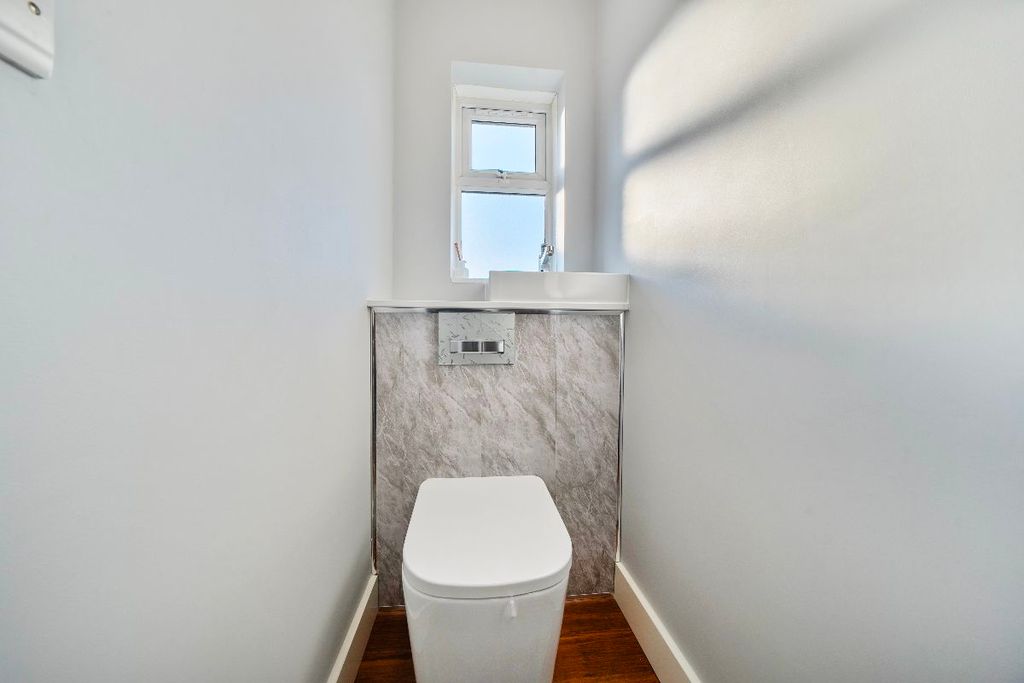 Additional image 15 of 3 bed end terrace house for saleDagenham Road, Romford RM7