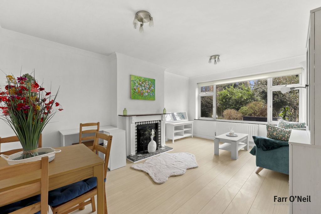 2 bed flat for saleQueens Road, Buckhurst Hill IG9