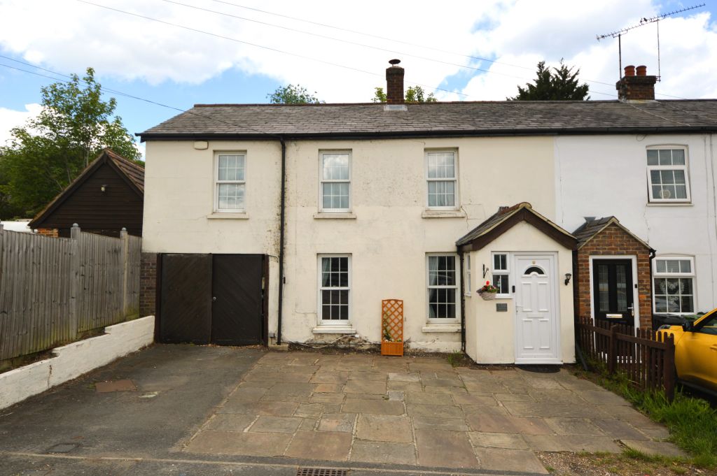 3 bed end terrace house for saleLondon Road, Bagshot GU19