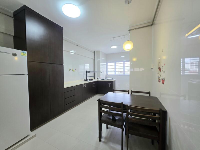 516 Jurong West Street 52 photo 5