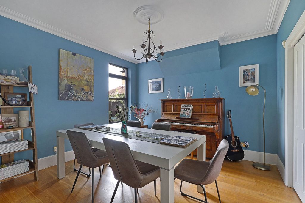 Additional image 5 of 4 bed semi-detached house for saleHills Road, Buckhurst Hill IG9