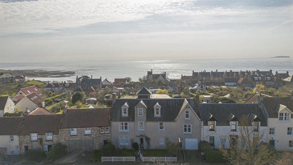 2 bed flat for sale3 Forelands Court, 18 Marketgate South, Crail KY10
